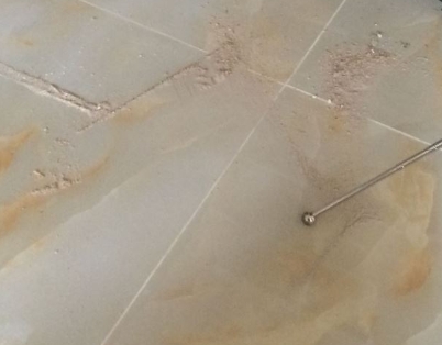 二七瓷砖空鼓维修公司分享粘合剂选择不当在瓷砖铺贴过程中可能导致以下问题